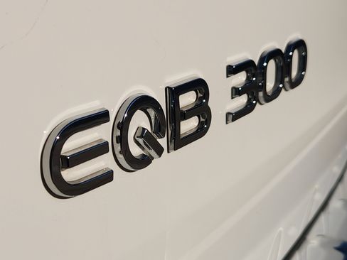 Used 2023 Mercedes-Benz EQB 300 300 image 11