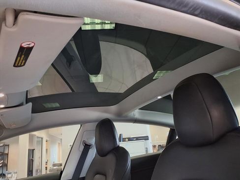 Used 2021 Tesla Model 3 Standard Range Plus image 22