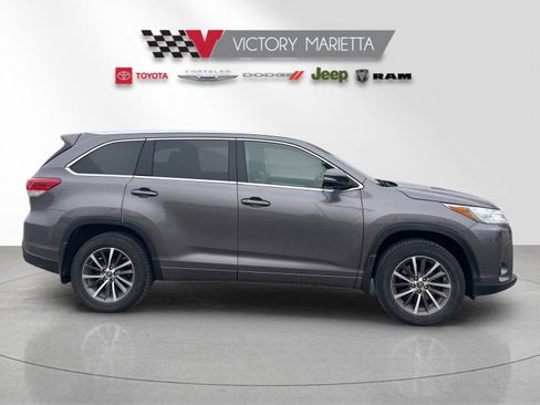 Used 2018 Toyota Highlander XLE image 6
