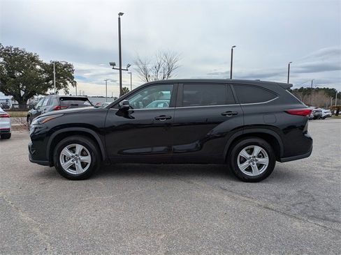 Used 2023 Toyota Highlander LE image 7