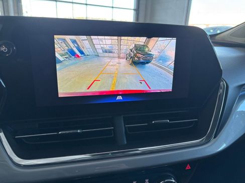Used 2025 Chevrolet Trax LT image 17