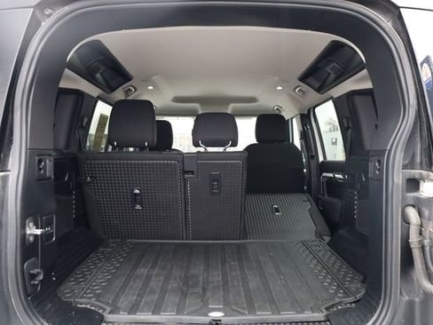 Used 2021 Land Rover Defender 110 image 25