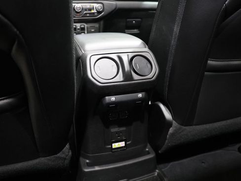 Used 2022 Jeep Wrangler Unlimited Sahara AWD/4WD image 33