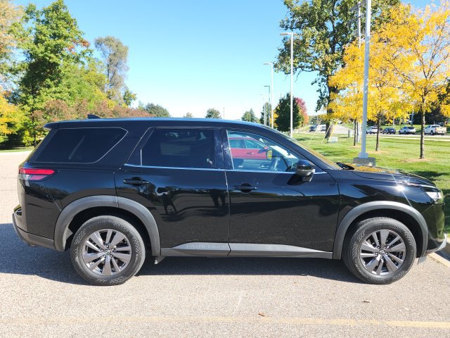 Used 2022 Nissan Pathfinder S AWD/4WD image 2