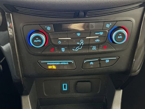 Used 2019 Ford Escape SE image 22