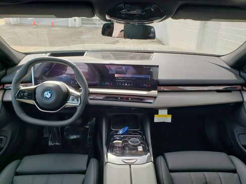 New 2026 BMW i5 eDrive40 AWD/4WD image 8