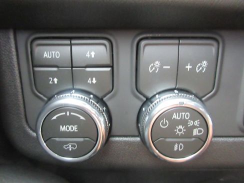 New 2026 GMC Yukon Denali w/ Denali Reserve Package AWD/4WD image 17