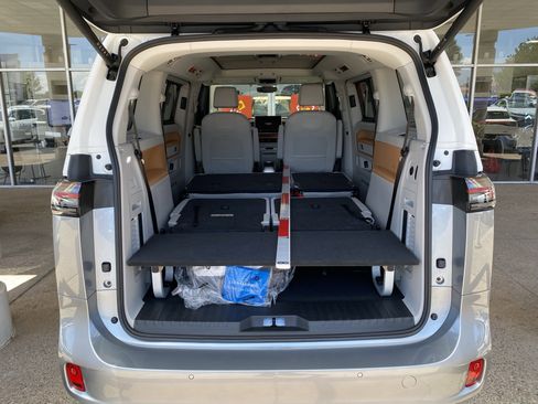 Certified 2025 Volkswagen ID. Buzz 1st Edition RWD image 21