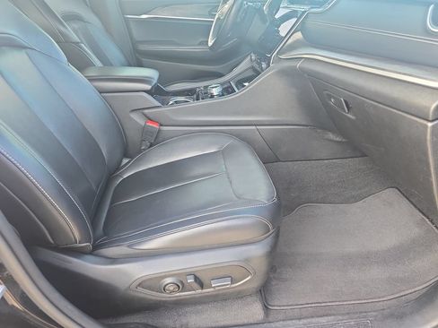 Used 2021 Jeep Grand Cherokee L Limited AWD/4WD image 10