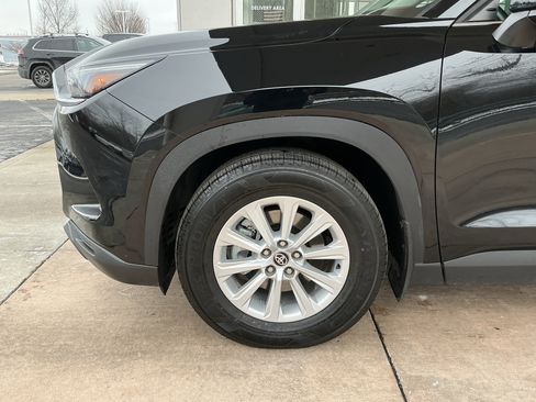 Used 2024 Toyota Grand Highlander XLE image 25