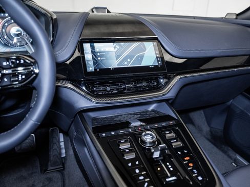 Used 2025 Aston Martin DBX 707 image 26