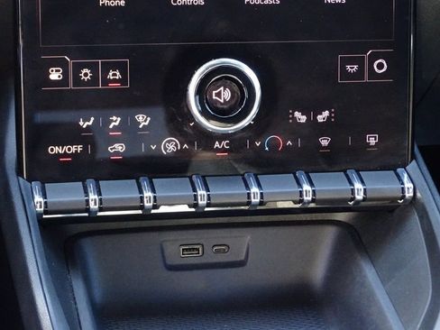 Used 2025 GMC Terrain Elevation image 22