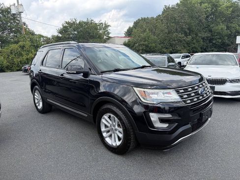 Used 2016 Ford Explorer XLT w/ Equipment Group 202A FWD image 3