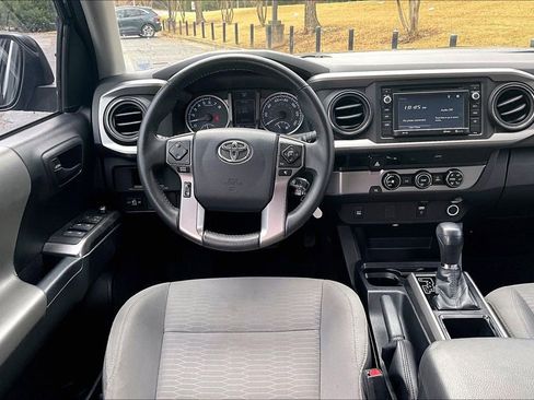 Used 2017 Toyota Tacoma SR5 image 5
