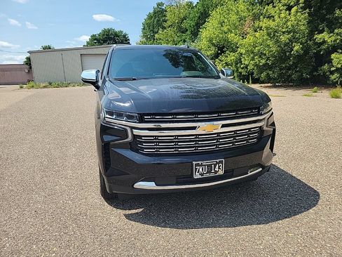 Used 2023 Chevrolet Suburban Premier AWD/4WD image 4