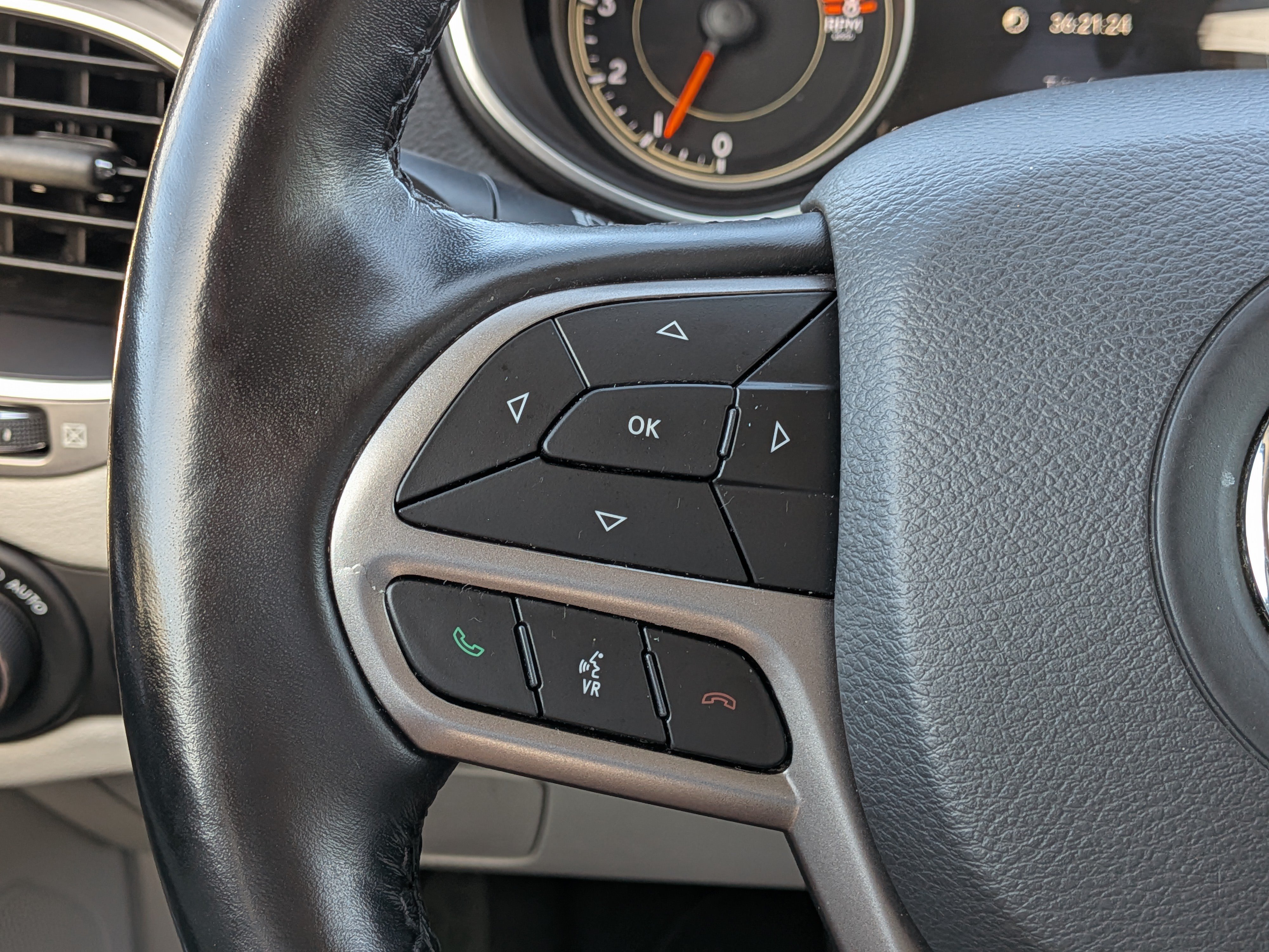 Used 2021 Jeep Cherokee Latitude Lux w/ Comfort/Convenience Group FWD image 25