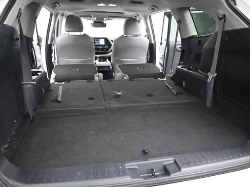 Used 2022 Toyota Highlander Limited FWD image 26