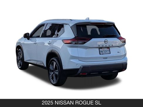 Certified 2025 Nissan Rogue SL FWD image 7