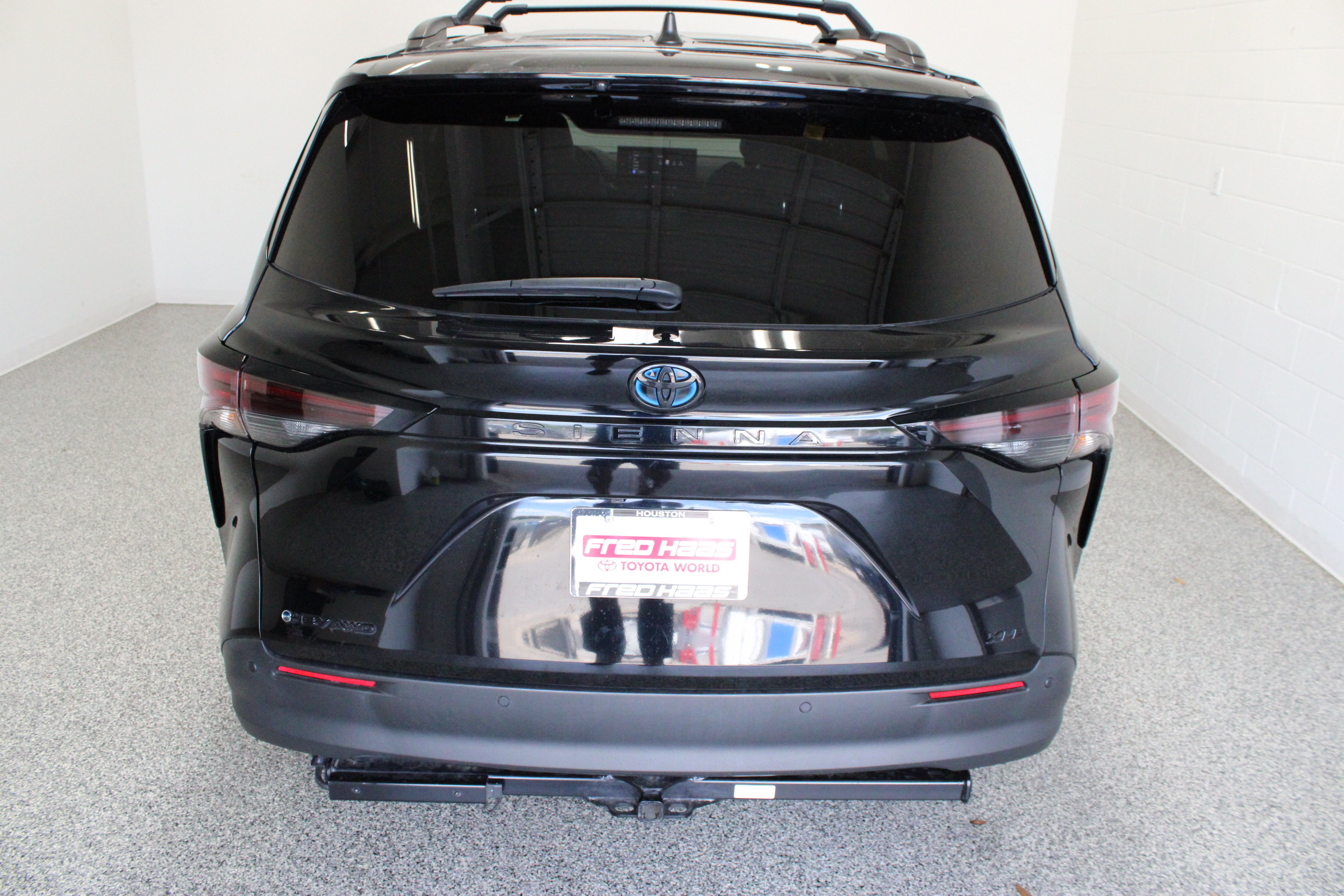 Certified 2025 Toyota Sienna XLE Woodland Edition AWD/4WD image 8