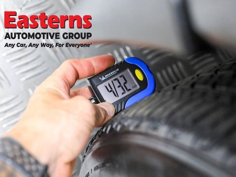 Used 2020 Nissan Kicks SR image 25