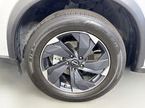 Used 2025 Nissan Rogue SV image 38