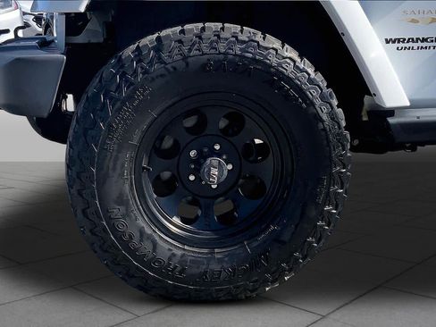 Used 2015 Jeep Wrangler Unlimited Sahara w/ Max Tow Package image 11