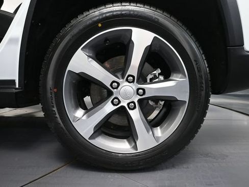 Used 2023 Jeep Grand Cherokee 4WD 4xe w/ Luxury Tech Group II image 15