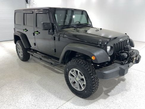 Used 2015 Jeep Wrangler Unlimited Rubicon w/ Connectivity Group image 7