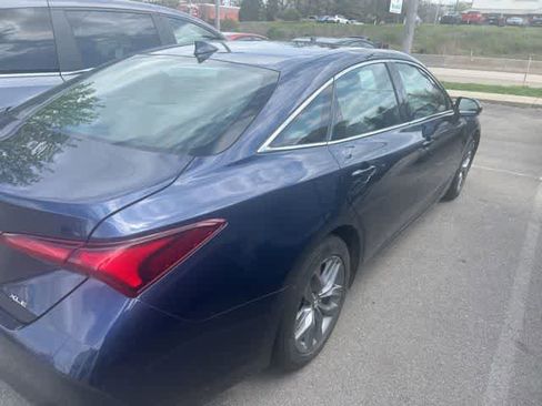 Used 2019 Toyota Avalon XLE w/ Moonroof Package image 10