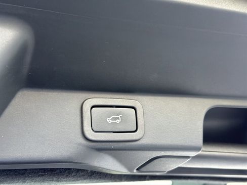 Used 2017 Land Rover Range Rover Sport HSE Dynamic image 23