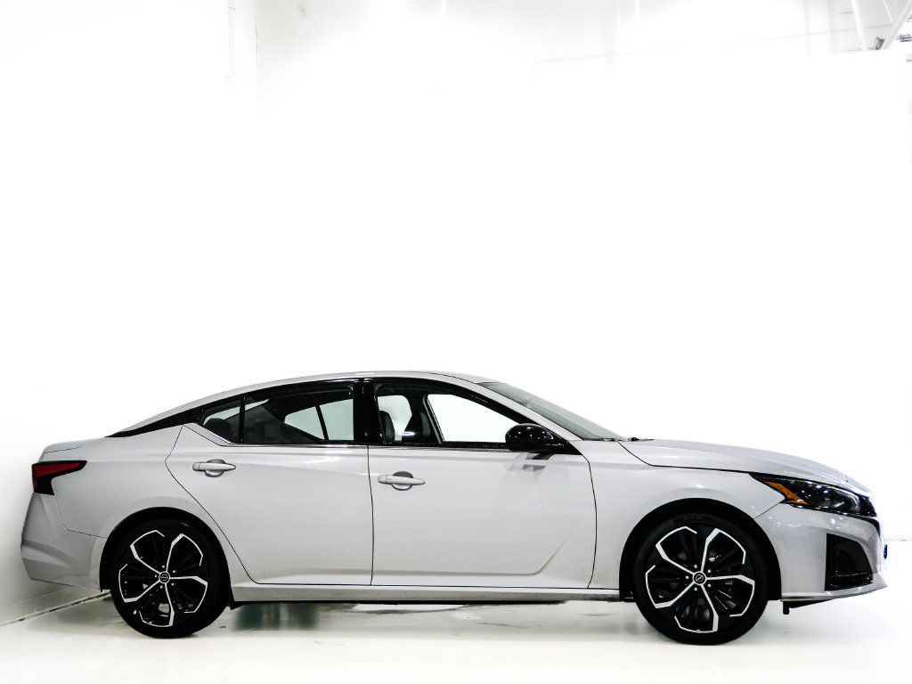 Used 2024 Nissan Altima 2.5 SR FWD image 4
