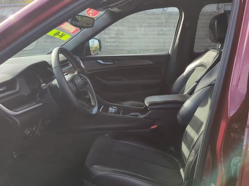 Used 2024 Jeep Grand Cherokee Altitude image 12