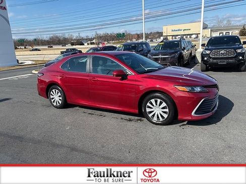 Certified 2022 Toyota Camry LE image 3