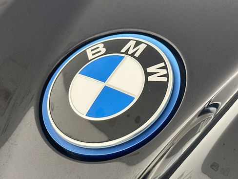 Used 2024 BMW iX xDrive50 w/ Premium Package AWD/4WD image 33