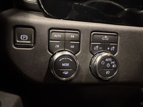 Used 2024 GMC Sierra 1500 Elevation w/ LPO, Elevation Black Package image 11