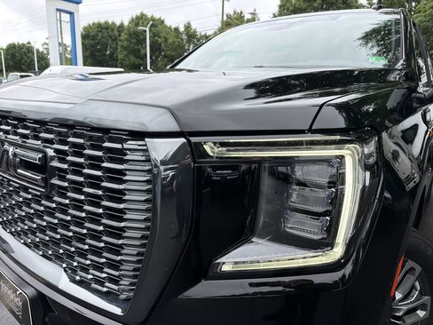 Used 2024 GMC Yukon XL Denali Ultimate AWD/4WD image 6