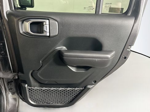 Used 2018 Jeep Wrangler Unlimited Sport S image 28