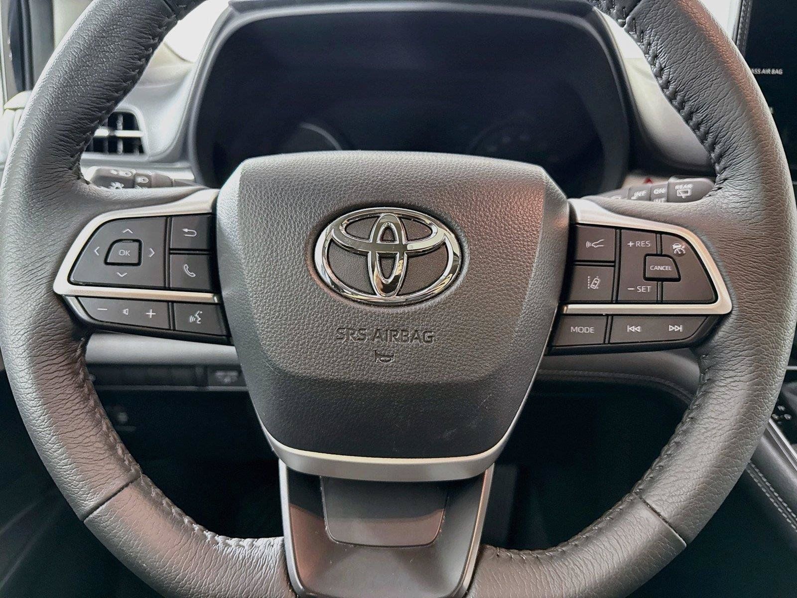 Certified 2026 Toyota Sienna XLE FWD image 17