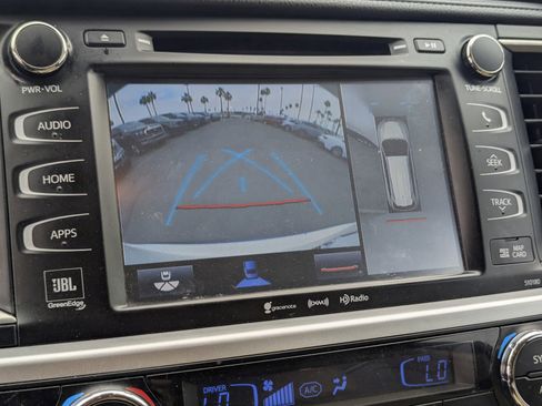 Used 2018 Toyota Highlander Limited Platinum AWD/4WD image 11