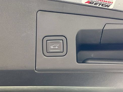 Used 2025 Cadillac XT5 Luxury FWD image 26