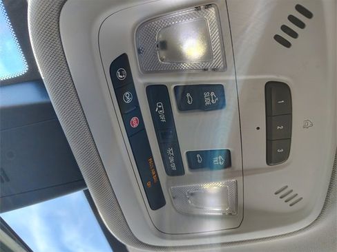 Used 2018 Chevrolet Traverse LT image 32