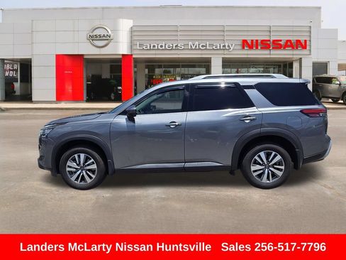 Used 2024 Nissan Pathfinder SL w/ Lighting Package (N92) FWD image 8