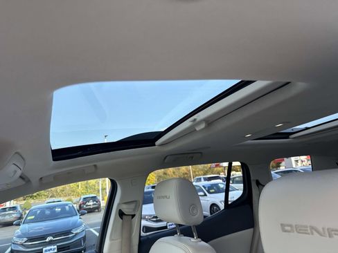 Used 2021 GMC Acadia Denali w/ Denali Ultimate Package image 25