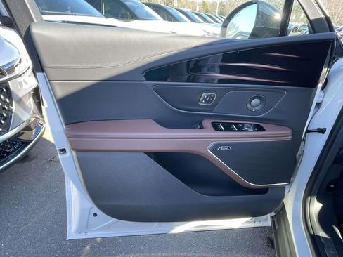 New 2026 Lincoln Nautilus Reserve image 10