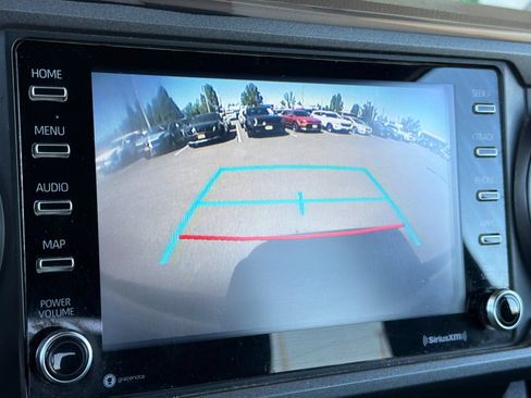 Used 2020 Toyota Tacoma TRD Off-Road w/ Technology Package AWD/4WD image 18