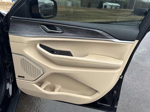 Used 2022 Jeep Grand Cherokee L Limited image 24