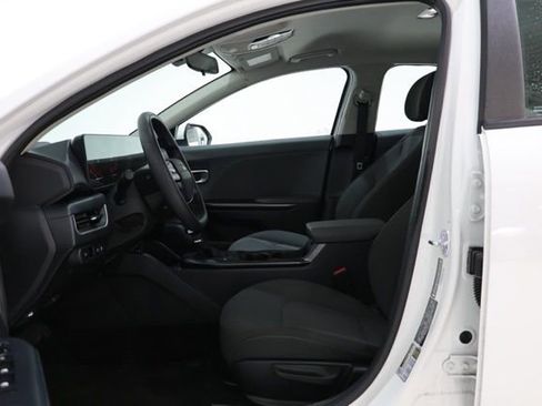 Used 2025 Kia K4 LXS image 19