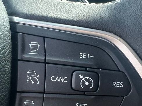 Used 2025 Jeep Grand Cherokee Limited w/ Trailer Tow Package image 20