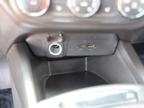 Used 2024 Chevrolet Trax RS FWD image 24