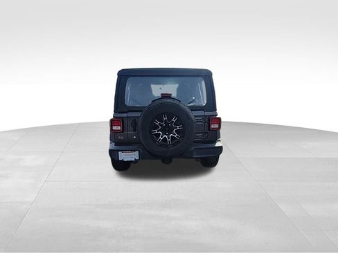 Used 2018 Jeep Wrangler Unlimited Sport image 17